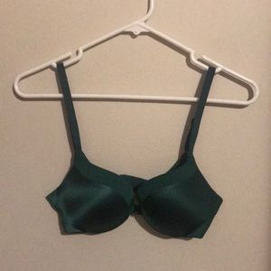 Victoria’s Secret push-up bra. 32B.